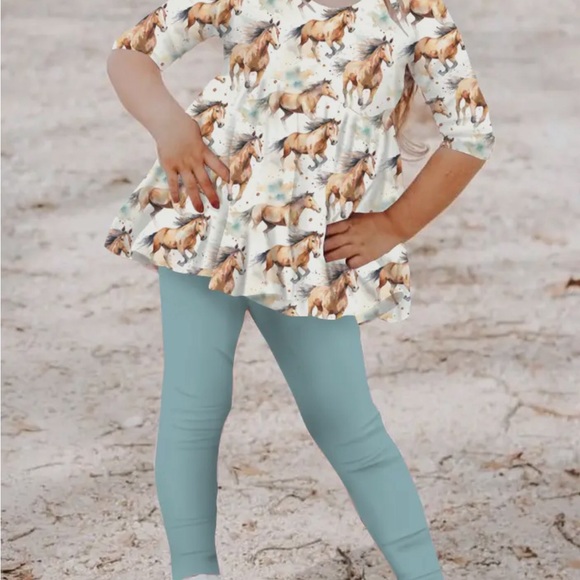 Girls Wild Horses Bamboo 1/2 sleeve set perfect for sensitive skin